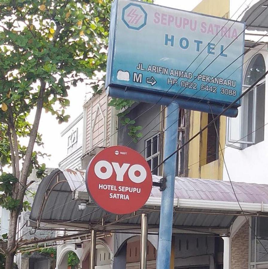 بيكانبارو Oyo 90897 Hotel Sepupu Satria المظهر الخارجي الصورة
